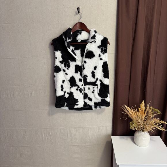Unbranded Fleece Vest Size M Black White Cow Animal Print Super Soft Lightweight - Picture 1 of 11